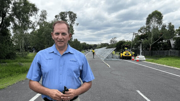 rockhampton-mayor-tony-williams-lakes-creek-geodesign-temporary-flood-barrier-2026 (1)