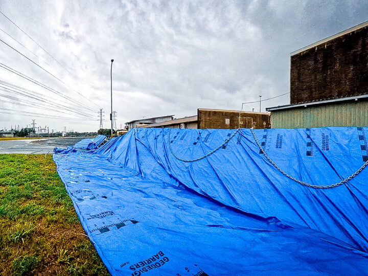 deployable-geodesign-flood-barrier-cyclone-alfred-installation